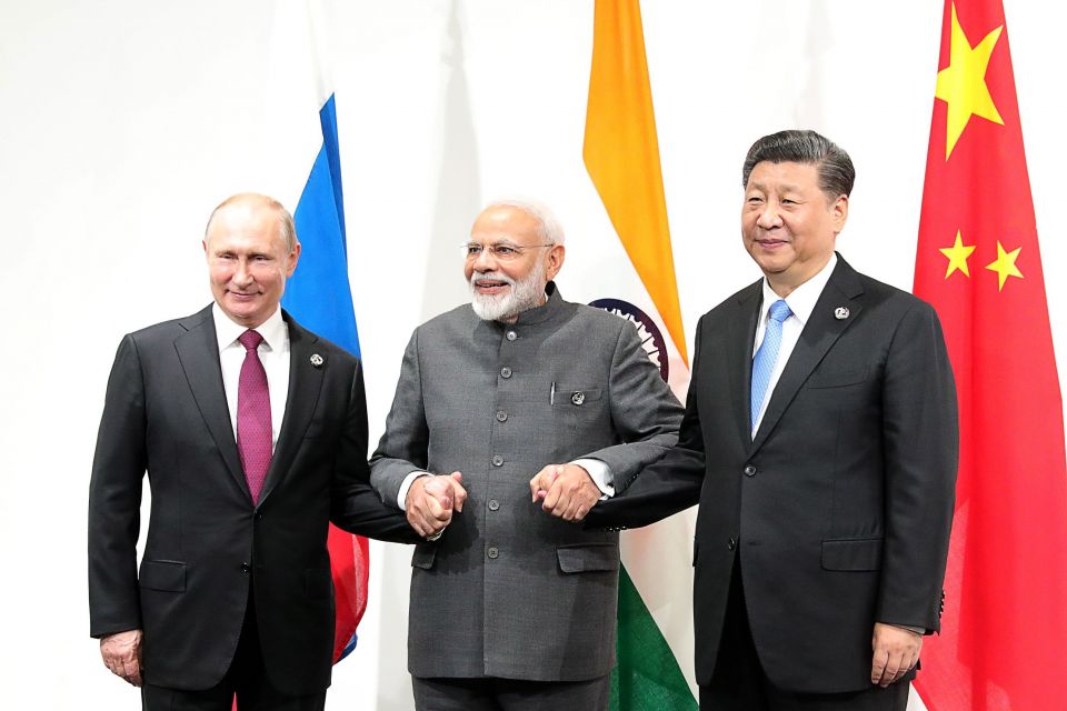 روسيا بين العمل وحيدة و&laquo;الفرسان السود&raquo;