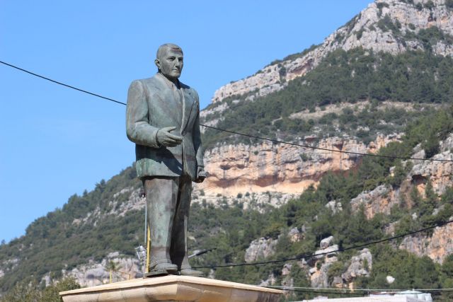 رشيد معتوق طبيب في مَيْسَلُون