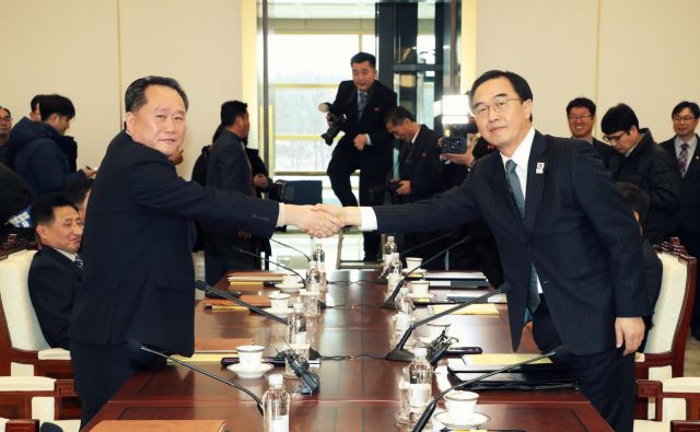 بنس يتدخل لمنع التقارب الكوري