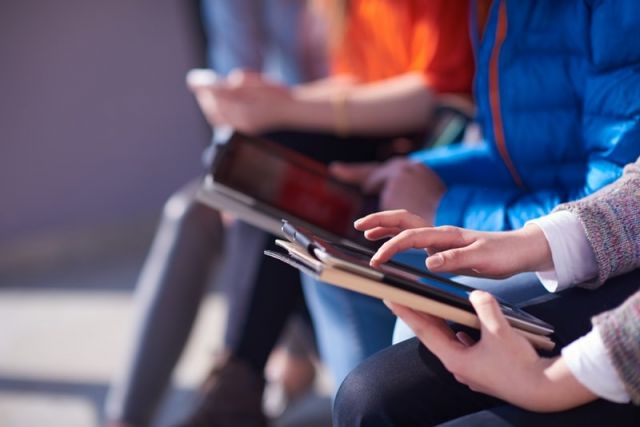 زيادة أسعار الاتصالات كوميديا هزلية سوداء مكررة