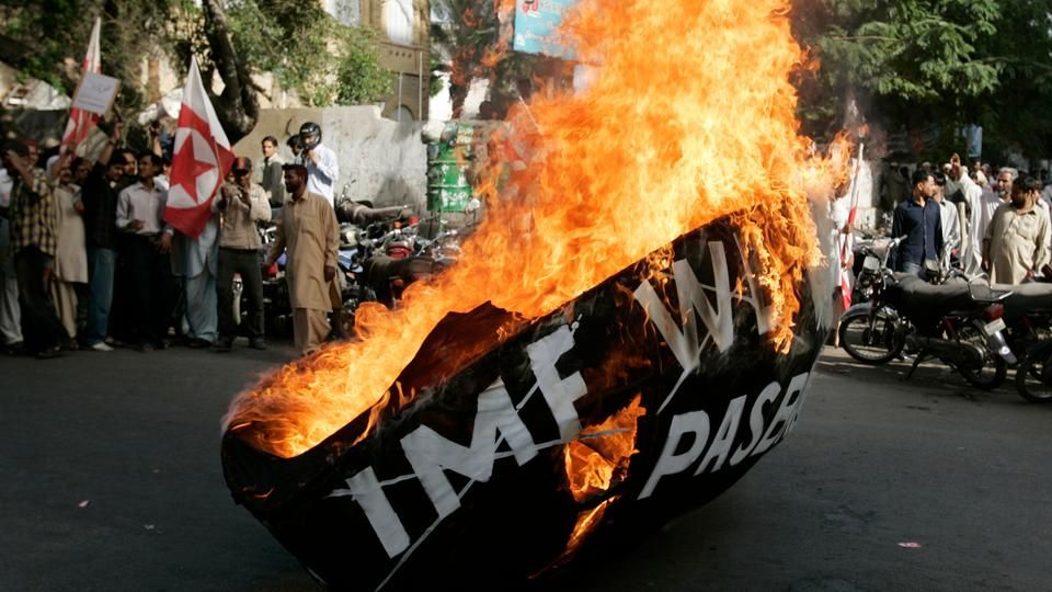 صندوق النقد الدولي يمرّغ أنف الديمقراطيّة