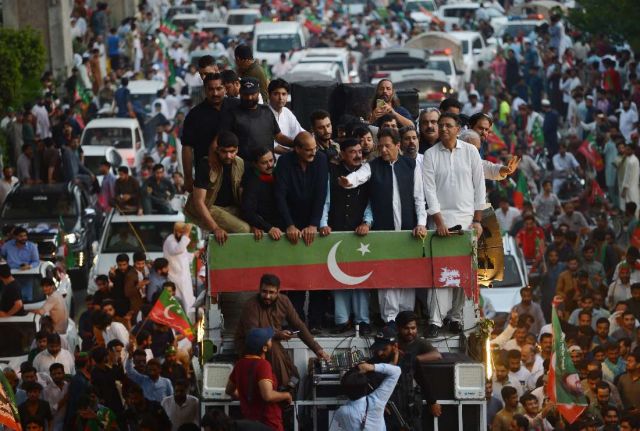 محاولة اغتيال «خان»: واشنطن لم تفرض سيطرتها بعد!