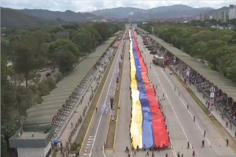 فنزويلا... علم عملاق رمزاً للصمود ضد الولايات المتحدة