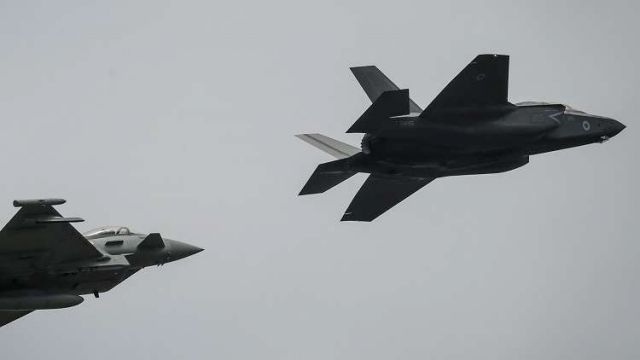 موسكو: مرافقة مقاتلات بريطانية لطائرات روسية خطوة خطيرة