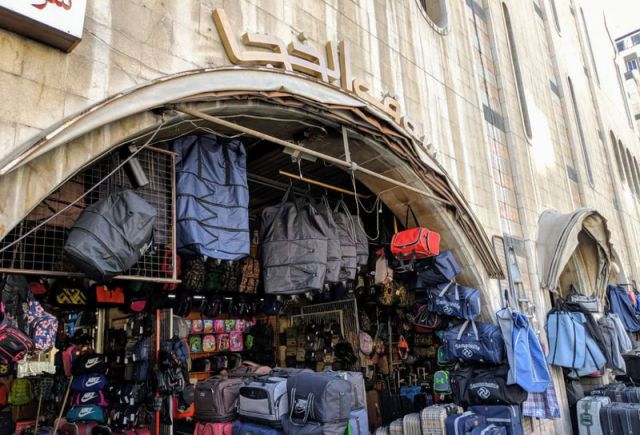 سوق الخجا... مهنُ الآباء في وجه تفشي التهريب