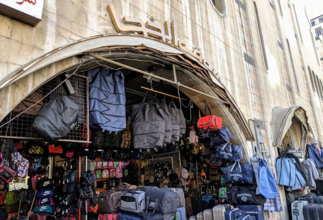 سوق الخجا... مهنُ الآباء في وجه تفشي التهريب