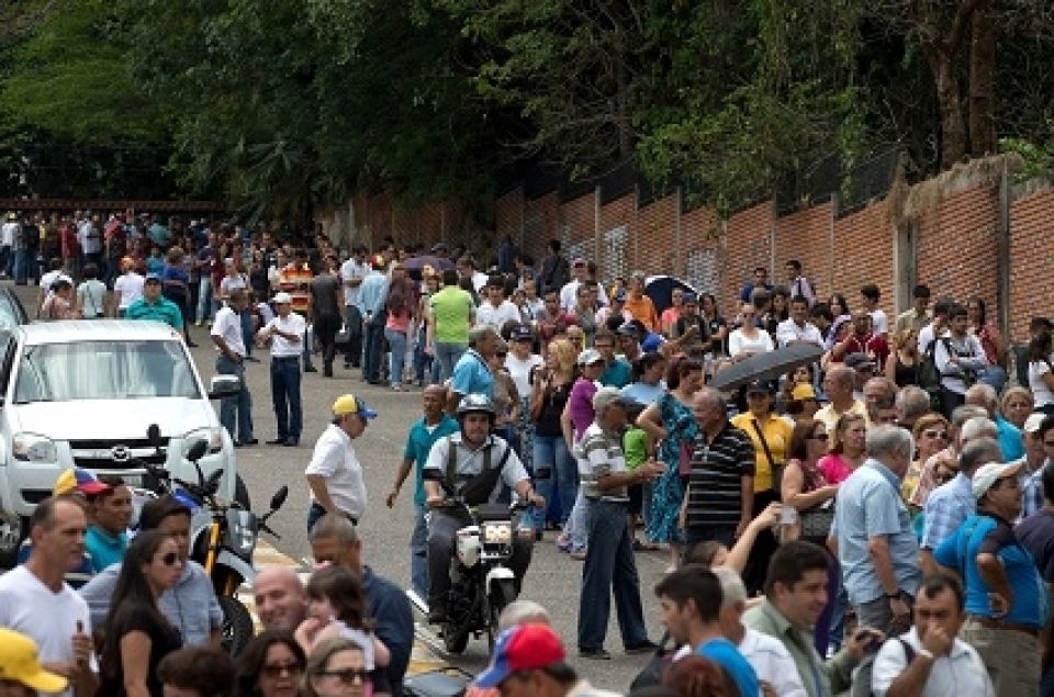 بين المناخ والدولار: الشركات تخنق فنزويلا