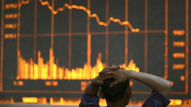 &laquo;بتكوين&raquo; تنخفض لأدنى مستوى