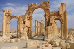 داعش ينسف أيقونة تدمر