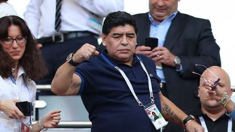 مارادونا يغادر المستشفى بعد عملية جراحية