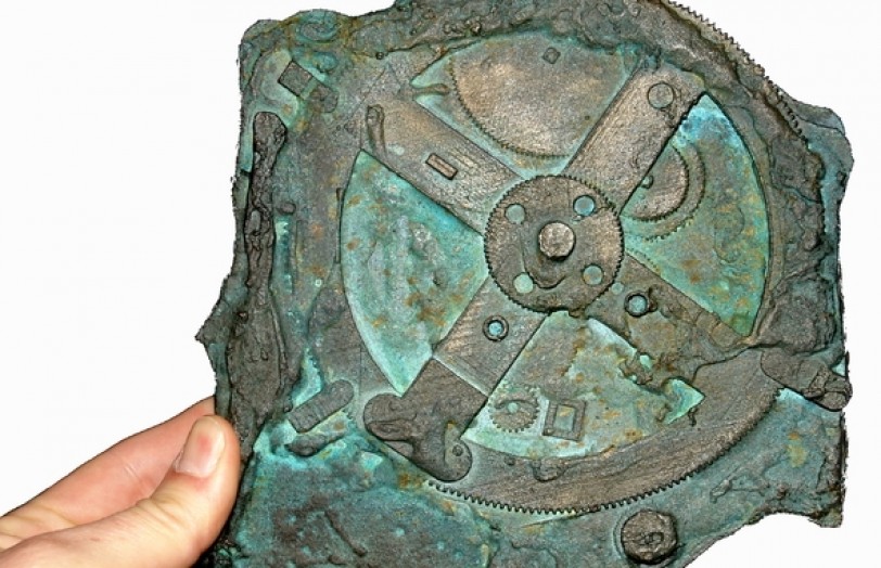 العلماء: عمر أقدم جهاز كمبيوتر أثري يقدر بـ 2200 عام