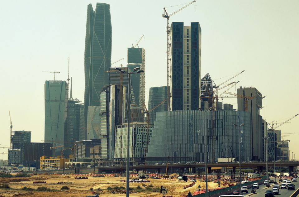 «بن لادن» السعودية تنفي استحواذ الدولة عليها
