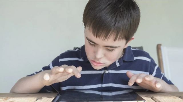 ارتباط «الوقت أمام الشاشة» بالمشكلات السلوكية عند الأطفال