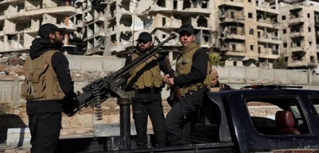 قوات وزارة الدفاع تبدأ قصفاً مدفعياً على مواقع في دير حافر