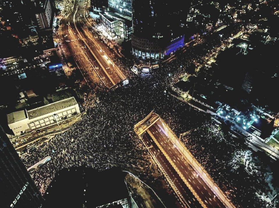 إعلام &quot;إسرائيلي&quot;: 150 ألف متظاهر ضد حكومة نتنياهو ليلة السبت