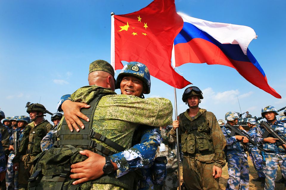 الدفاع الصينية: جاهزون للتنسيق الاستراتيجي مع الجيش الروسي ودوريات مشتركة بحراً وجوّاً