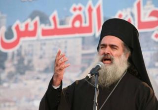 المطران حنّا يطالب بوقف جرائم الاحتلال في غزة وفلسطين