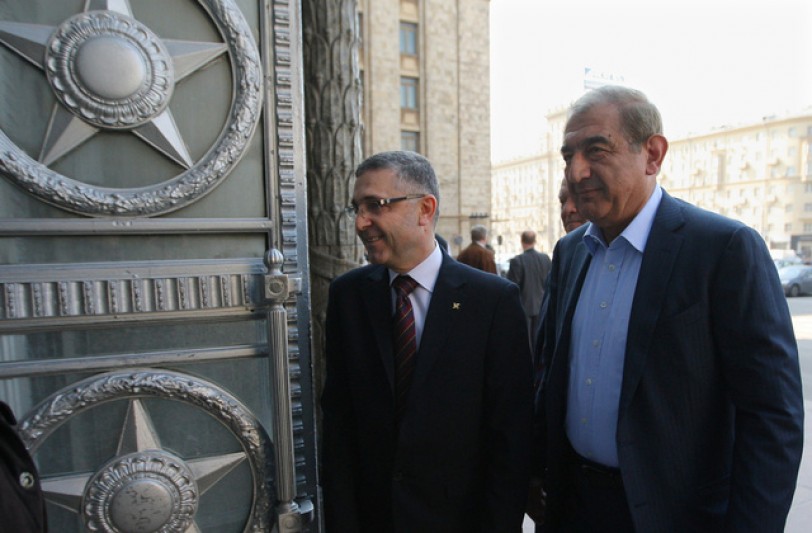 بوغدانوف وقدري جميل يؤكدان على عدم وجود بديل للحل السياسي في سورية