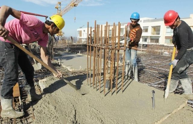 بصراحة ... أجور عمال القطاع الخاص أقل من الحد الأدنى؟