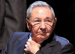 كاسترو يفتتح مؤتمر "الشيوعي الكوبي": لا للخصخصة