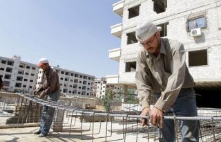 150 عاملاً ينتظرون تثبيتهم