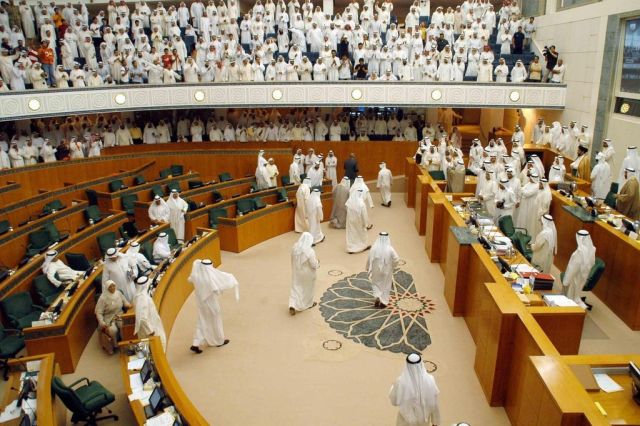 الكويت من الداخل: فساد بالجملة.. ومطالب تتصاعد