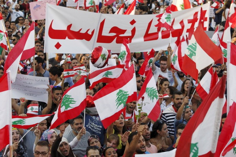 حملة «طلعت ريحتكم» تتوعد الحكومة اللبنانية بالتصعيد غداة خروج أكبر تظاهرة