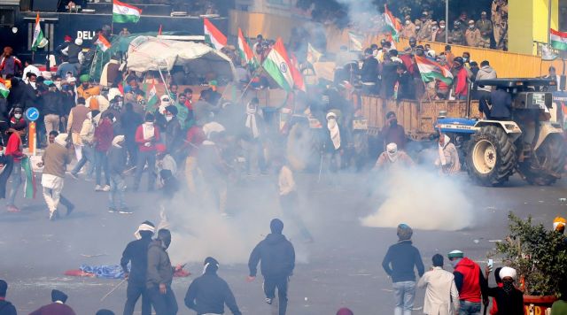 احتجاج عشرات الآلاف من المزارعين الهنود، ومواجهات عنيفة مع الشرطة