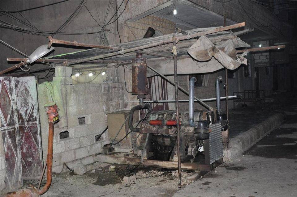 دير الزور  مواد الإغاثة تباع في الأسواق.. والحصار مستمر