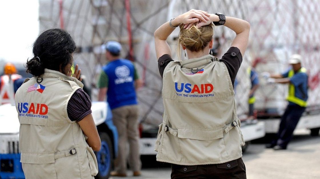 تجميد إنفاقات USAID يَشلُّ ذراعاً هامّة للإمبريالية الأمريكية وهيمنتها