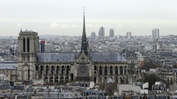 كاتدرائية «نوتردام» الشهيرة وسط مدينة باريس الفرنسية