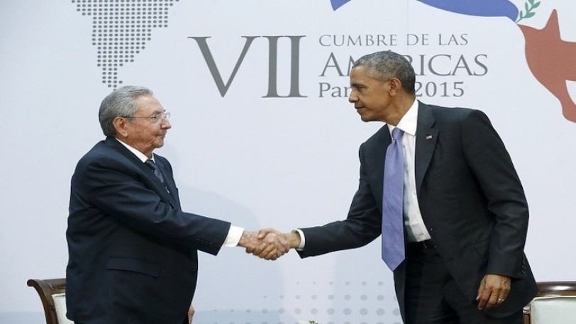 الرئيسان الأمريكي والكوبي يجتمعان لأول مرة منذ نصف قرن