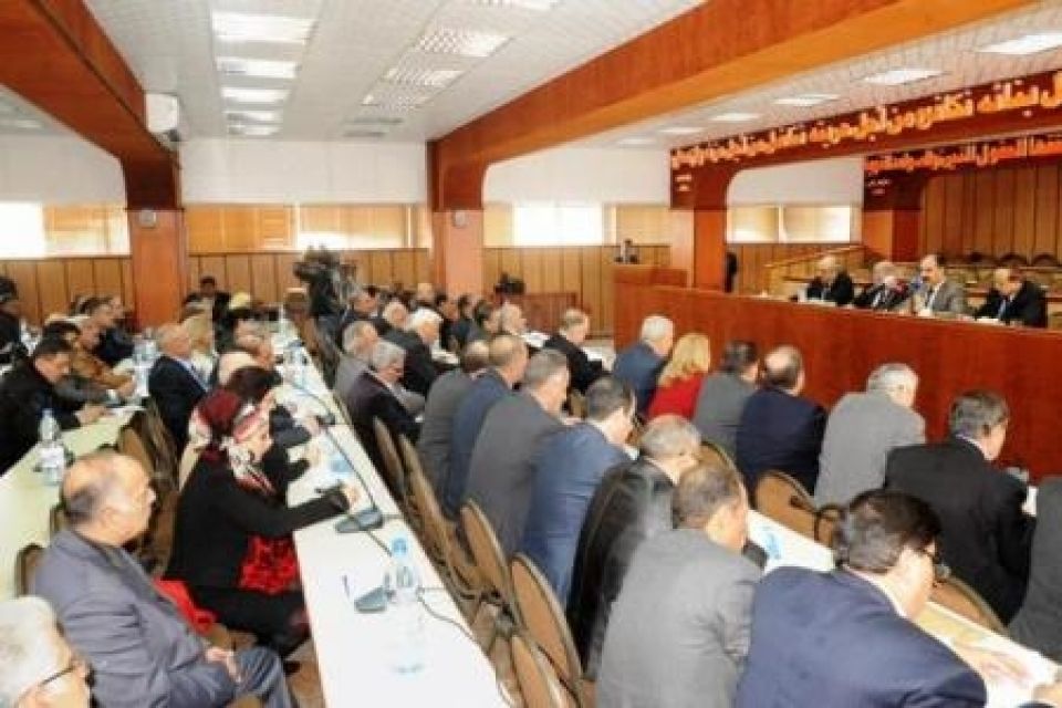 عمال دمشق في مؤتمرهم السنوي: الحكومة تبدع بقراراتها «الخنفشارية»
