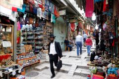 عشرات آلاف "الإسرائيليين" مهدَّدون بالانزلاق تحت خط الفقر