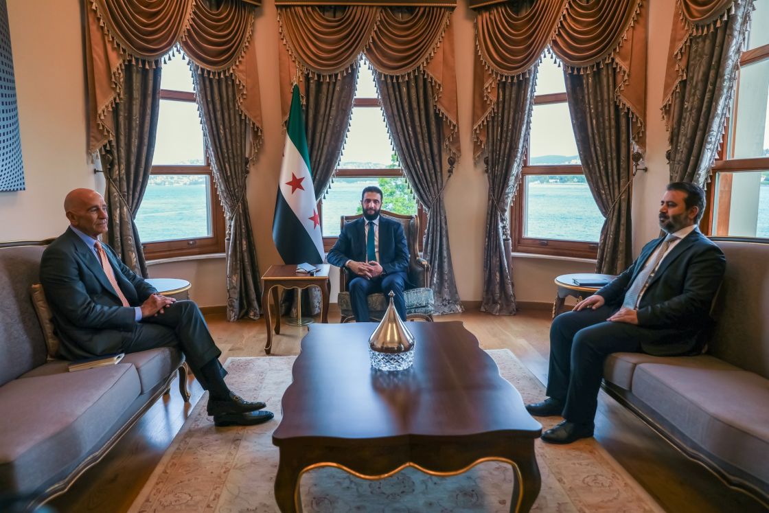 الشرع والشيباني يلتقيان المبعوث الأمريكي لسورية في إسطنبول