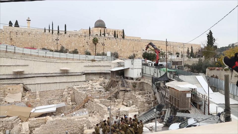 الاحتلال يهدد البناء التاريخي للأقصى بحفريات تخريبية