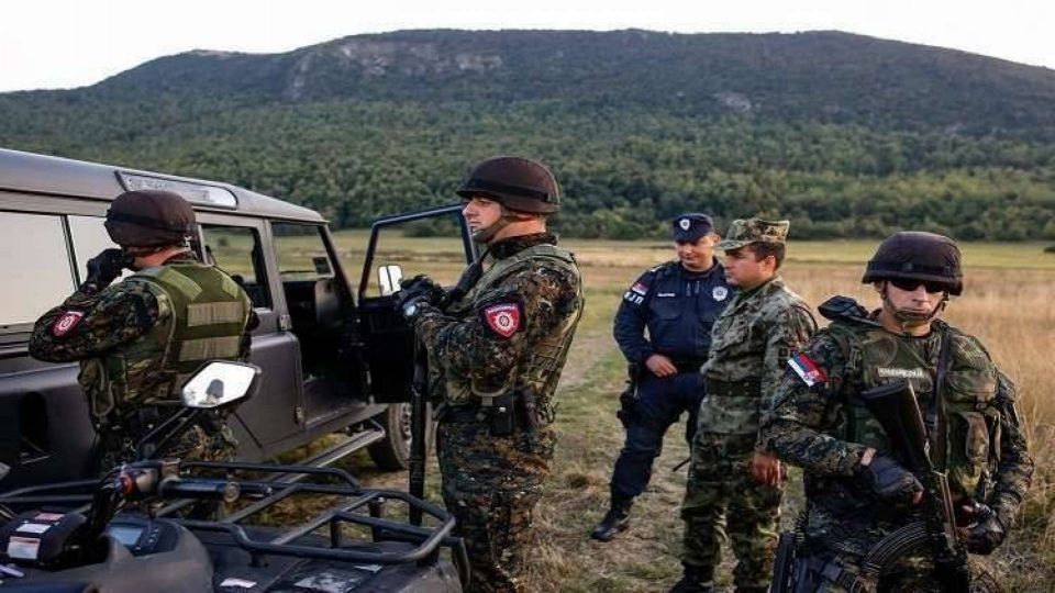 الرئيس الصربي يرسل قائد الجيش لحدود كوسوفو ويرفع التأهب القتالي