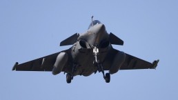 فرنسا توقع مع مصر صفقة توريد 24 طائرة من طراز "رافال"