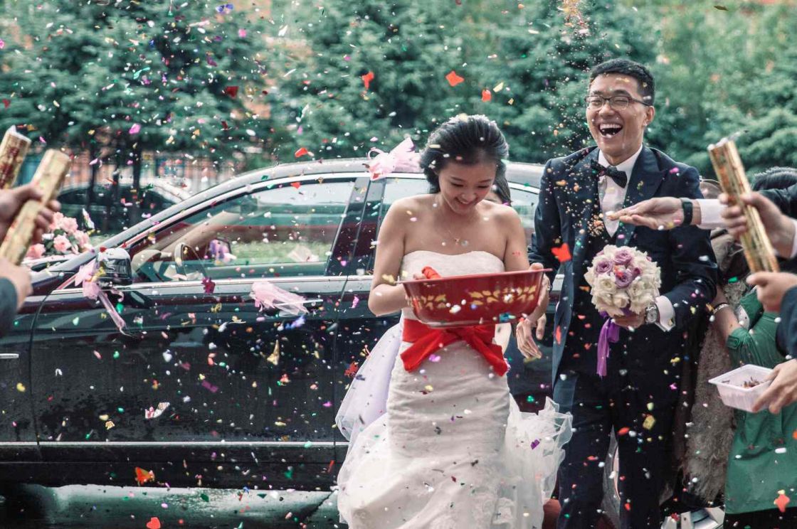 الصين تحارب العادات البالية للزواج