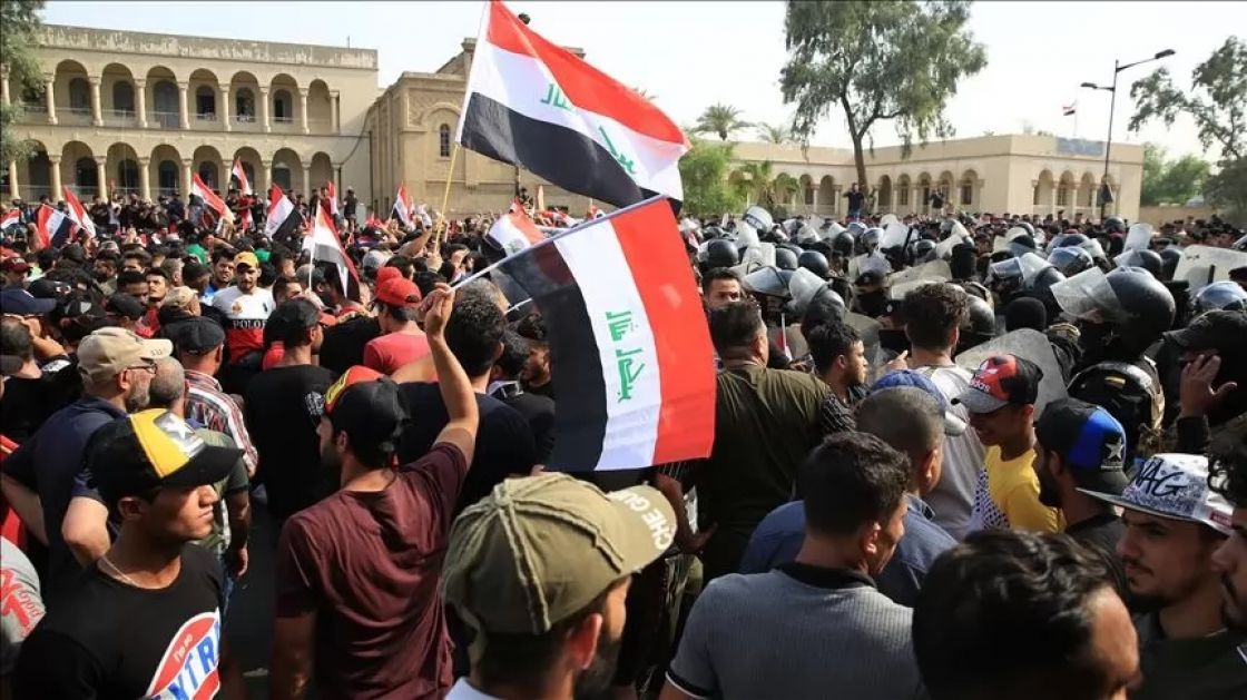الحكومة العراقية ترفع سعر الدولار