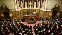 85 نائباً فرنسياً يطالبون برفع العقوبات عن روسيا!