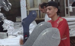 عمال كيّ الجوارب أشغال شاقة وتدهور مستمر