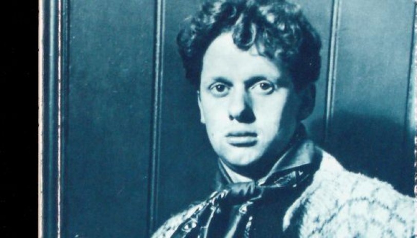 مئويّة دِيلان توماس: الجوادُ الأبلقُ يطيرُ