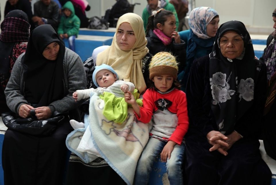 وقف الخدمات للاجئين والمقيمين خارجاً واستنزافهم!