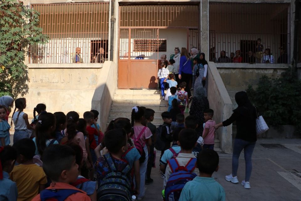 مع اقتراب موعد افتتاح المدارس المعاناة تتجدد والهموم تتضاعف