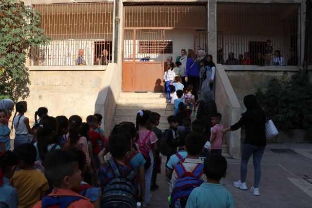 مع اقتراب موعد افتتاح المدارس المعاناة تتجدد والهموم تتضاعف