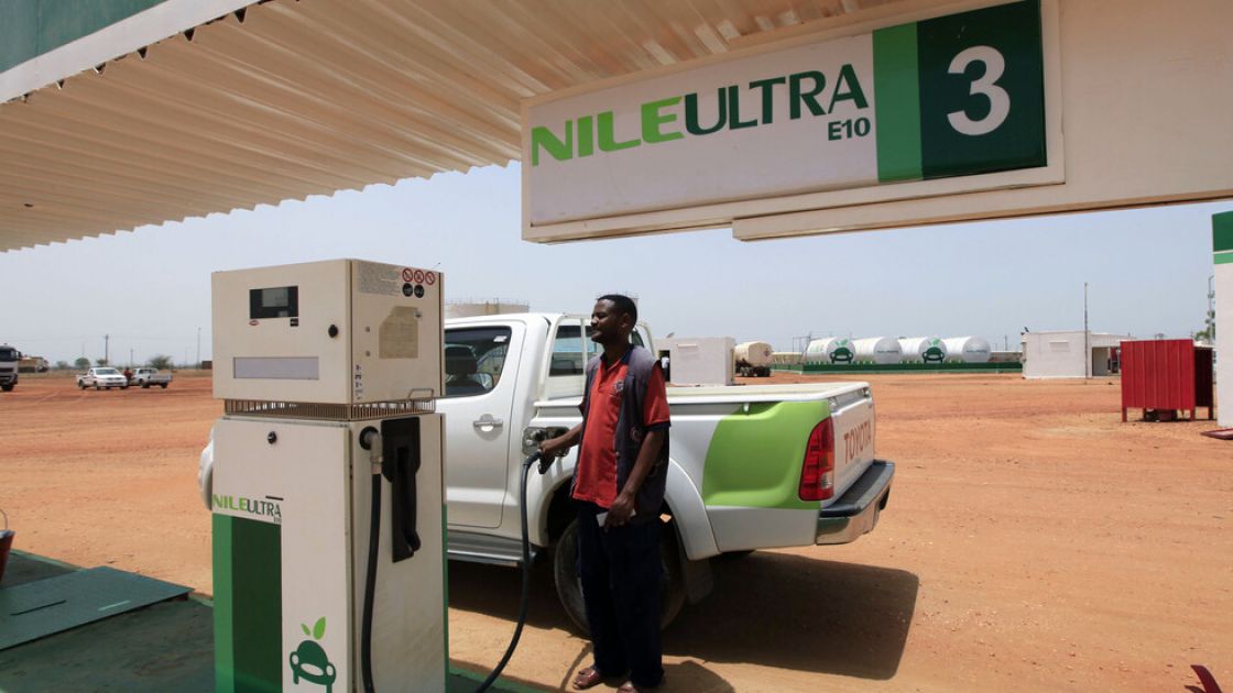 العفن الليبرالي في السودان أيضاً: الحكومة تحرّر أسعار الوقود بمقدار الضِّعف