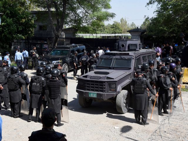 باكستان: المحكمة العليا تأمر بإطلاق سراح عمران خان فوراً