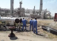 عمال نفط الرميلان يطالبون صرف رواتبهم