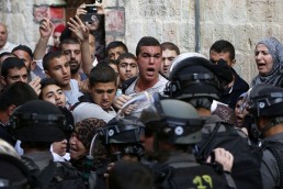 قوات الاحتلال تقتحم المسجد الأقصى والسلطة الفلسطينية تندد